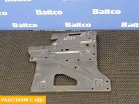 Кронштейн брызговика правый