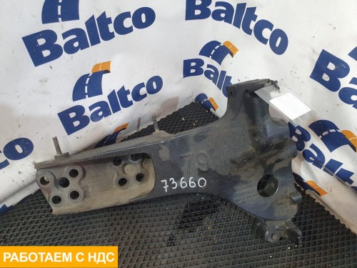 Кронштейн бампера правый